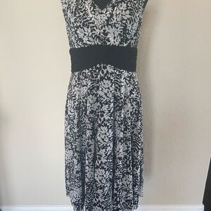 Jessica Howard Black and White Leaf Print Midi Dress